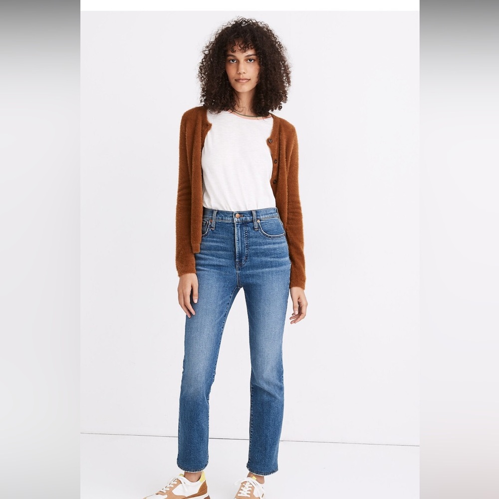 Madewell size 27 with 26 inch inseam.  Very good condition with normal distress